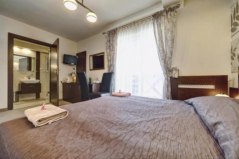 Double Room image 2