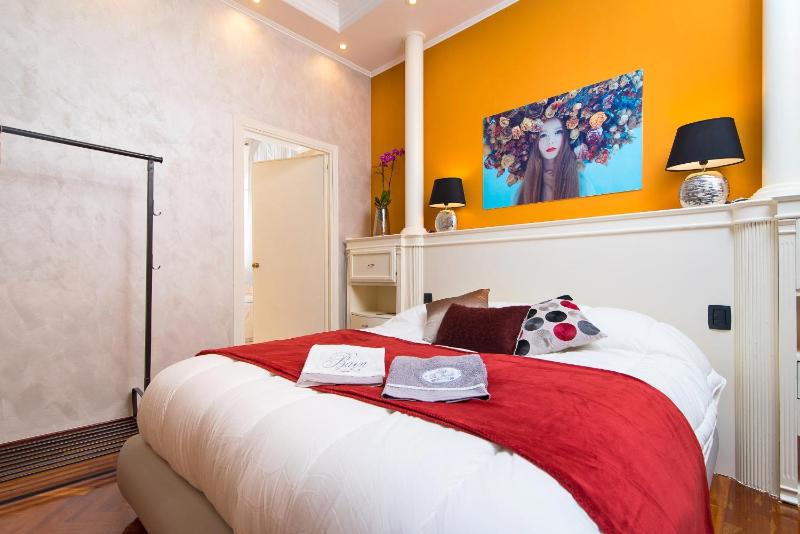 Suite with Spa Bath image 4