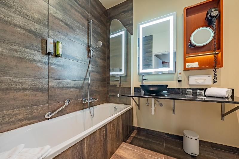 Deluxe Double Room image 2