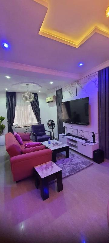 Legend's Court by Daisy's Inn - image 4