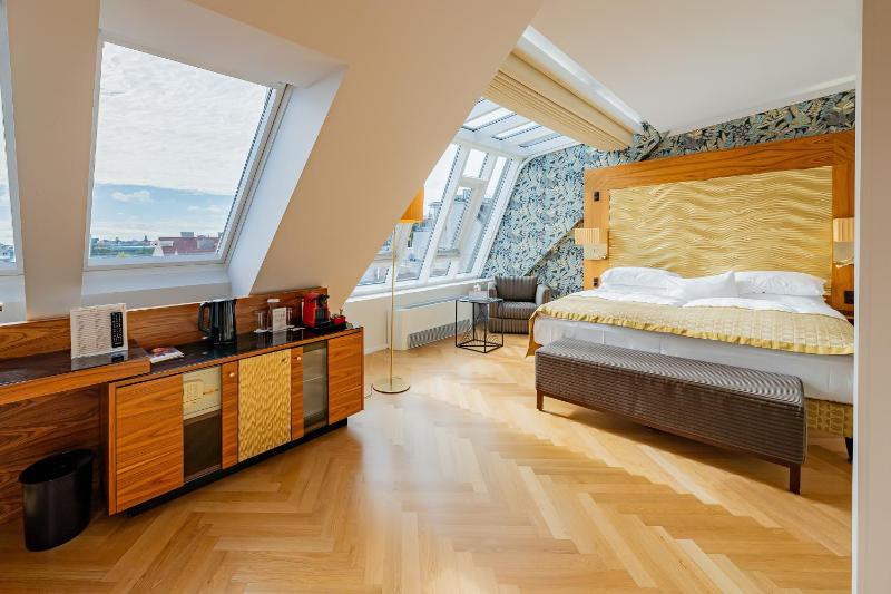 Junior Suite image 1