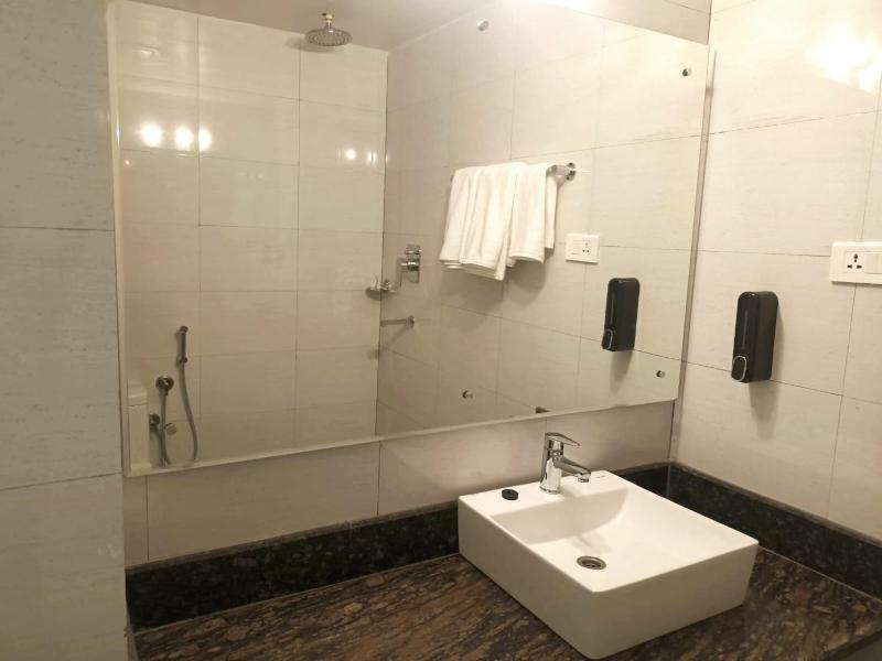 Bay Hotel - image 7
