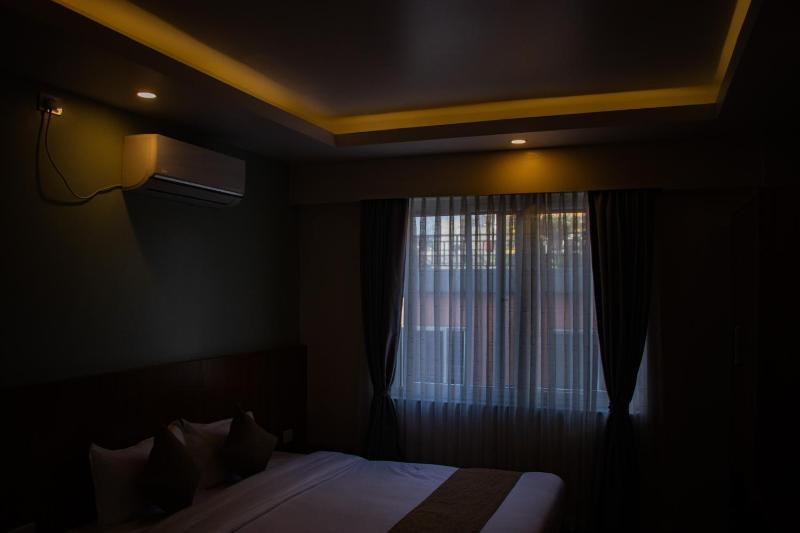 Bay Hotel - image 5