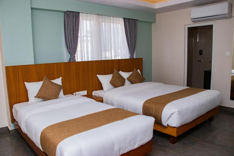 Bay Hotel - image 12
