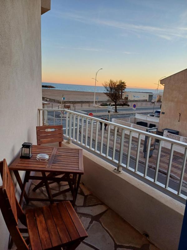 Twin Room with Sea View image 4