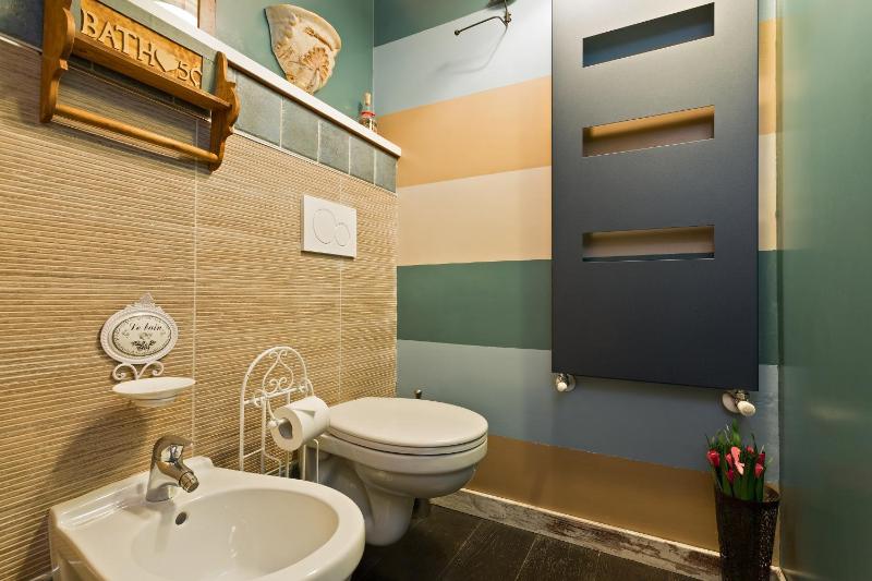 One-Bedroom Apartment image 3