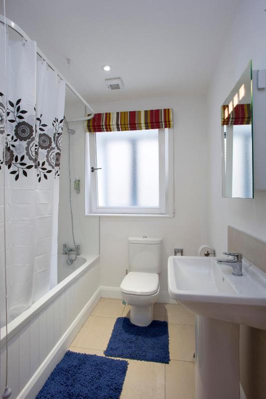Three-Bedroom House image 4