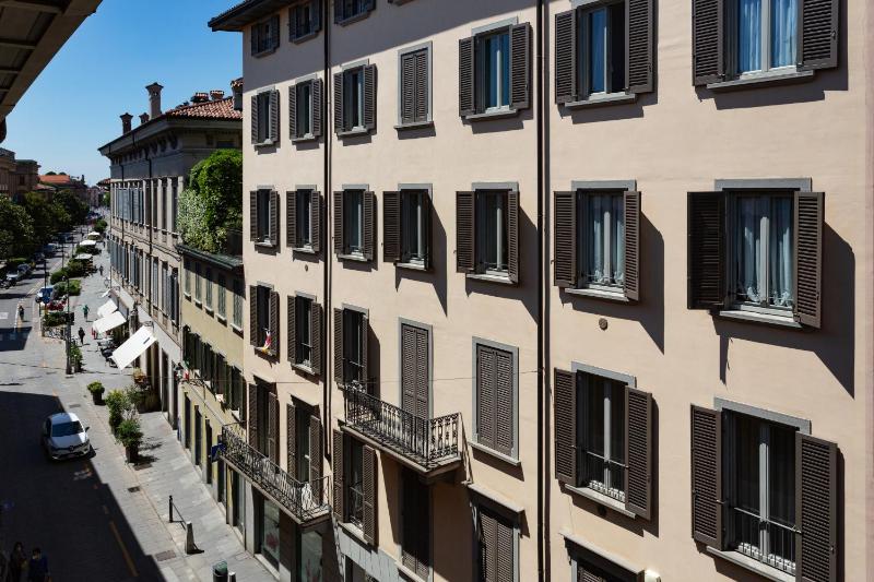 One-Bedroom Apartment - Via Torquato Tasso 42 image 3