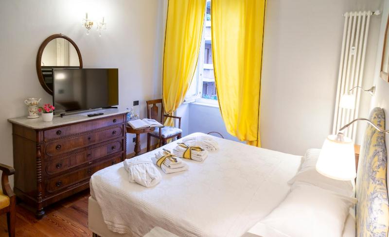 Double or Twin Room image 4