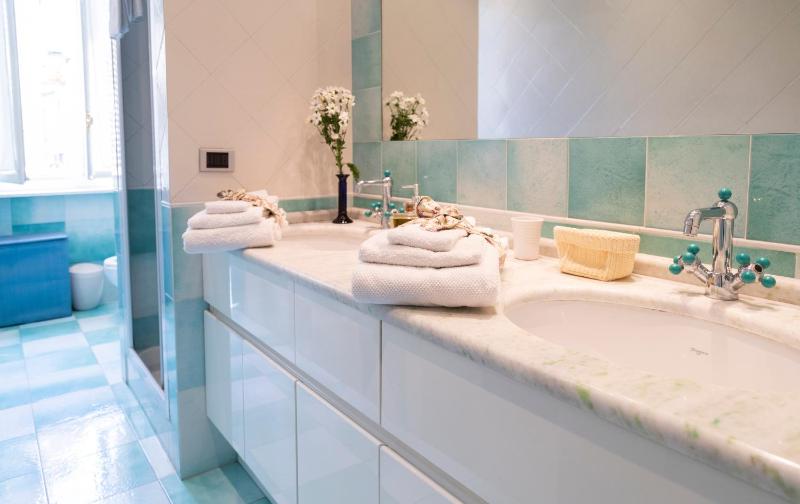 Double or Twin Room with Private External Bathroom image 1