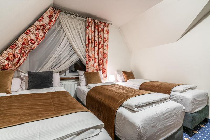Quadruple Room image 4