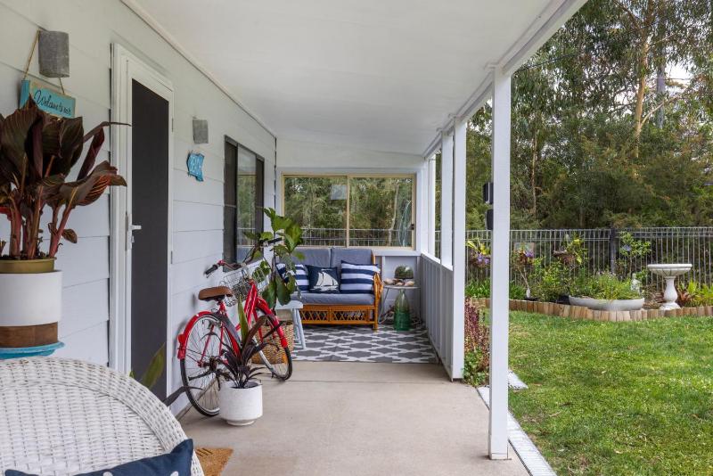Callala Bay Gem - Jervis Bay - Pet Friendly Getaway with Spa - image 2