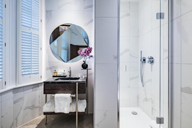 Queen Room - John Gass image 3