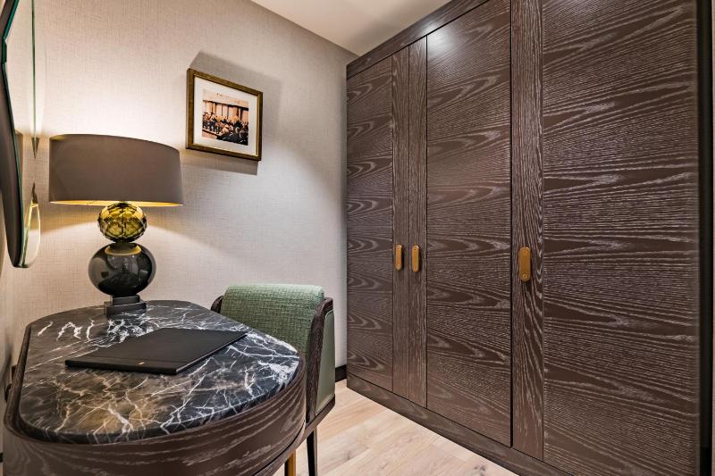 King Room - Arthur Hope image 3