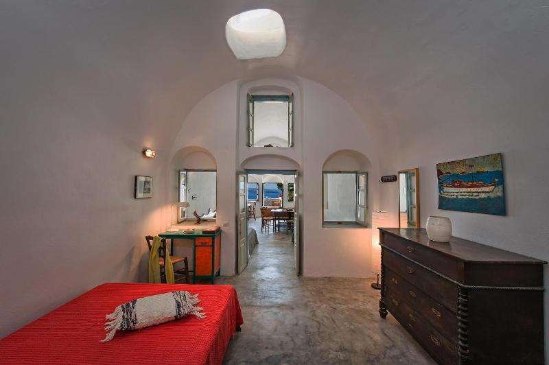 Opuntia Traditional Cave House - image 18