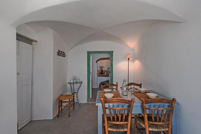 Opuntia Traditional Cave House - image 2