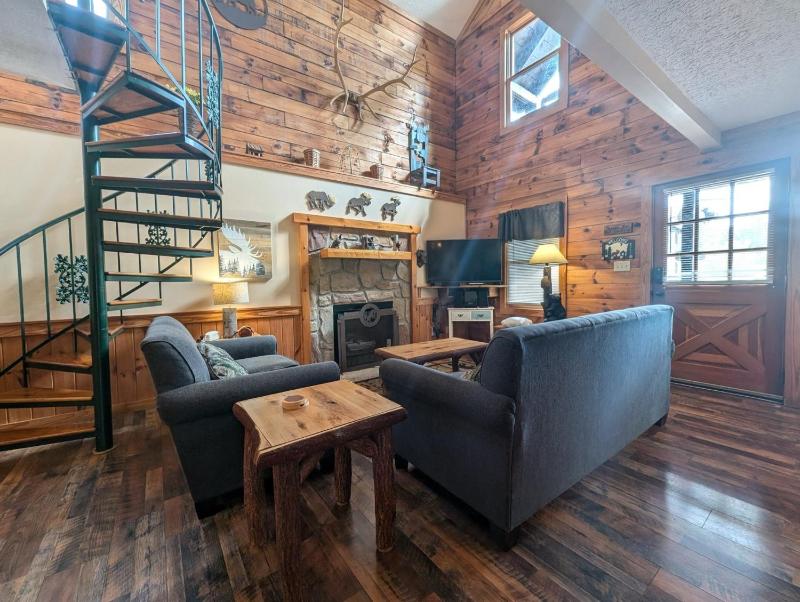 ER13 - Moose Manor Great location - Close to town! cabin - image 11