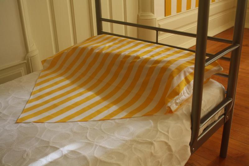 6-Bed Mixed Dormitory Room image 4