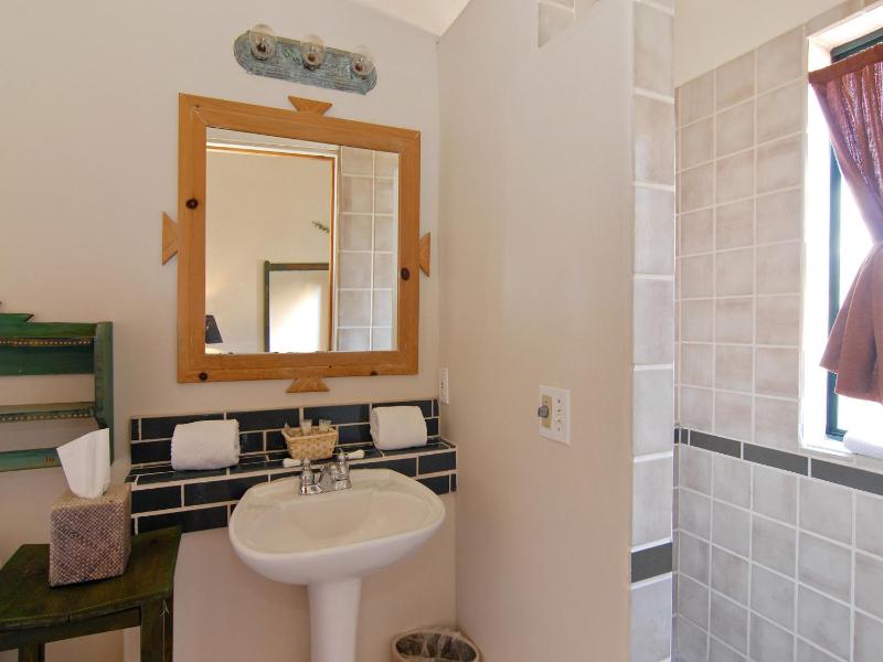 Queen Room image 2
