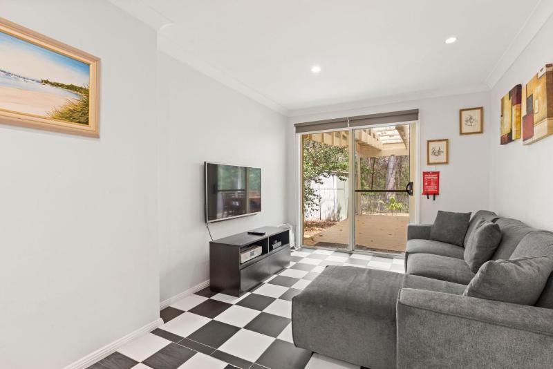 Prez Cote La Plaz - Pet Friendly -1 Min Walk to Beach - image 1