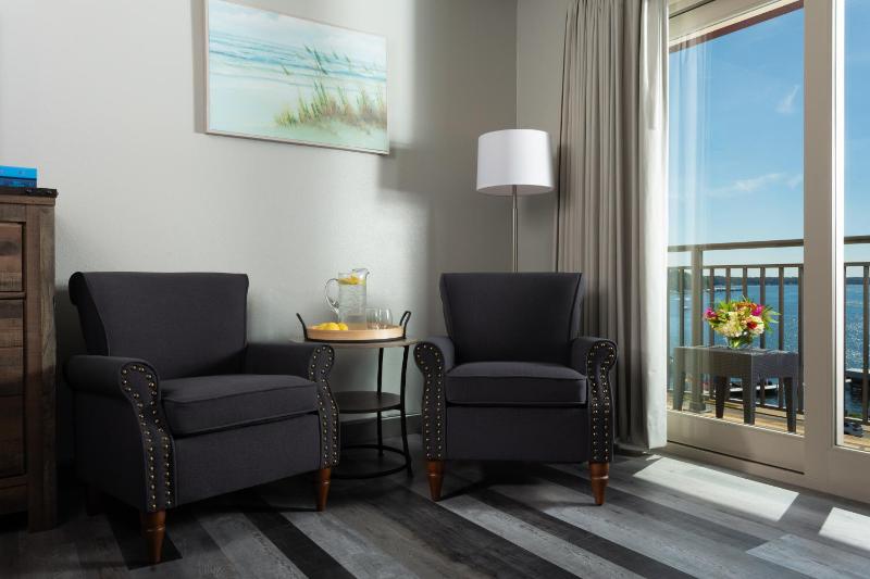 1 King Bed Lakeview - Balcony and pullout sofa image 3