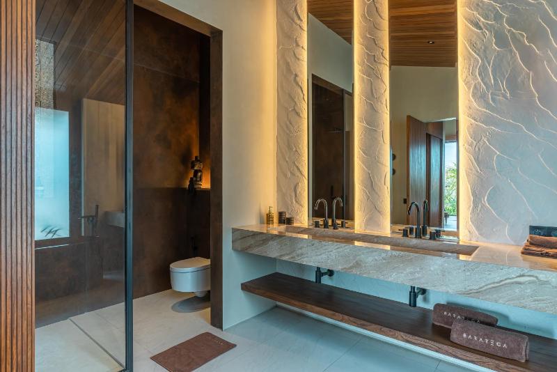 Villa Baratega - Dreamy Urban Tropical 6BR Villa for Large Group - image 48