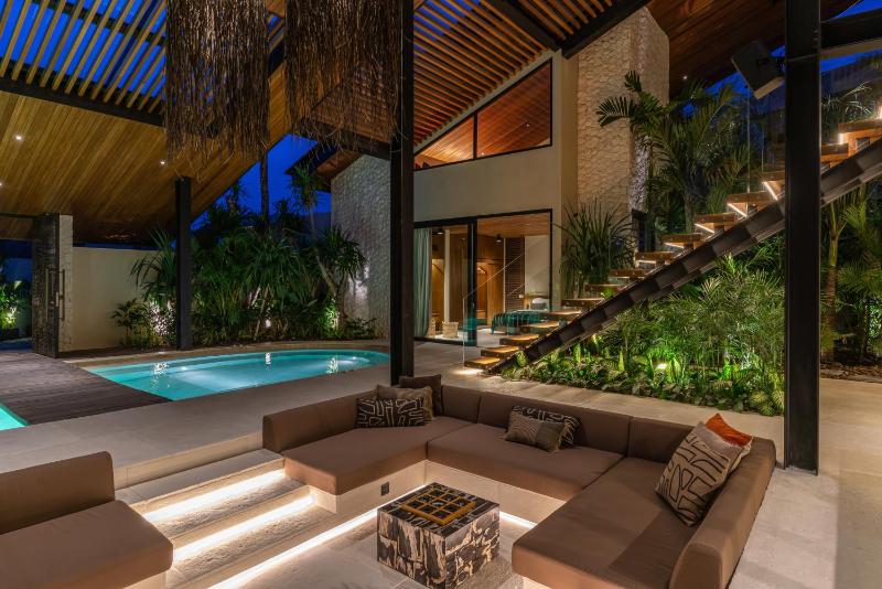 Villa Baratega - Dreamy Urban Tropical 6BR Villa for Large Group - image 22