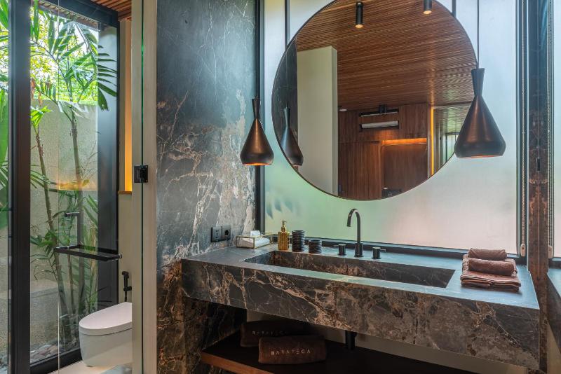 Villa Baratega - Dreamy Urban Tropical 6BR Villa for Large Group - image 18