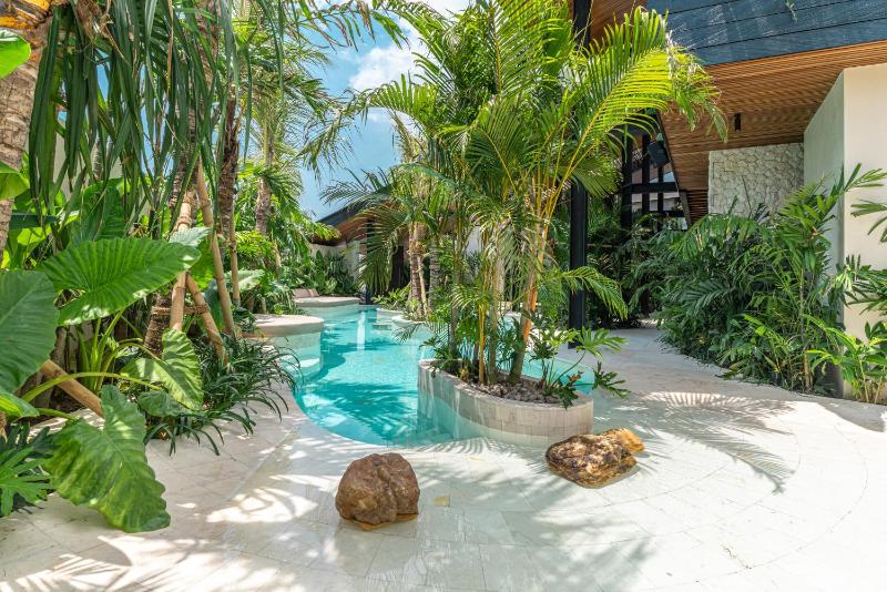 Villa Baratega - Dreamy Urban Tropical 6BR Villa for Large Group - image 20