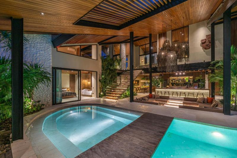 Villa Baratega - Dreamy Urban Tropical 6BR Villa for Large Group - image 16