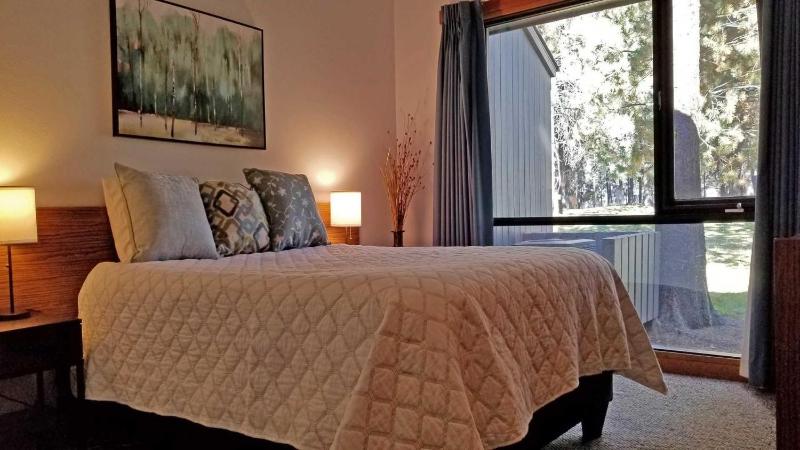 Meadow House 21 - image 2