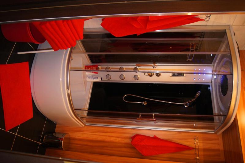 One-Bedroom Apartment image 4