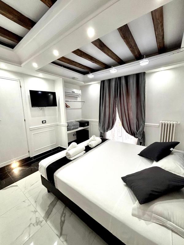 Small Double or Twin Room image 1