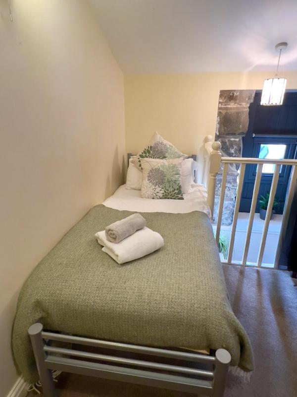 One-Bedroom Apartment image 3