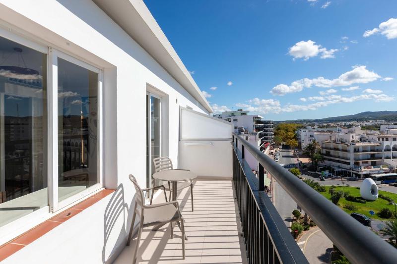 Queen Room with Sea View image 4