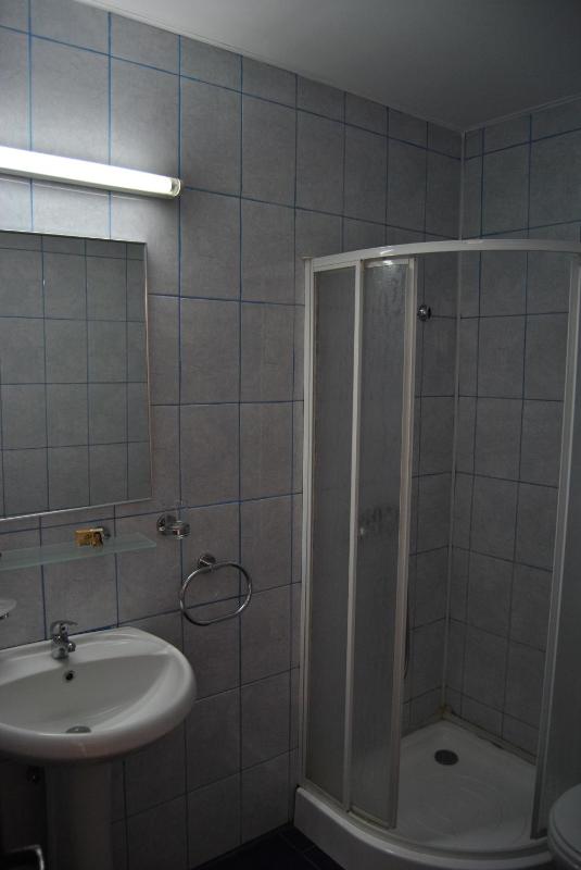 Twin Room image 4
