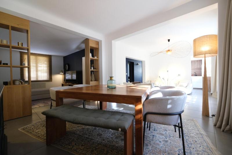 Beautiful vacation rental with private pool in the heart of the city of Avignon sleeps 8. - image 37