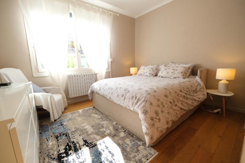 Beautiful vacation rental with private pool in the heart of the city of Avignon sleeps 8. - image 32