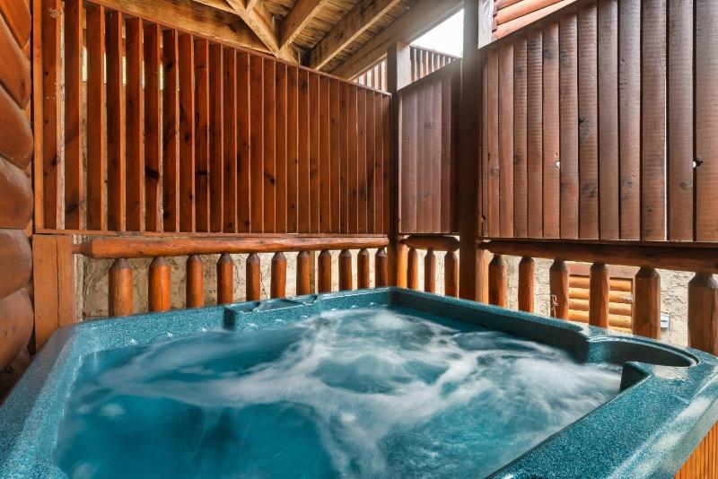 Spacious Mountain Cabin Perfect for Relaxing - image 1