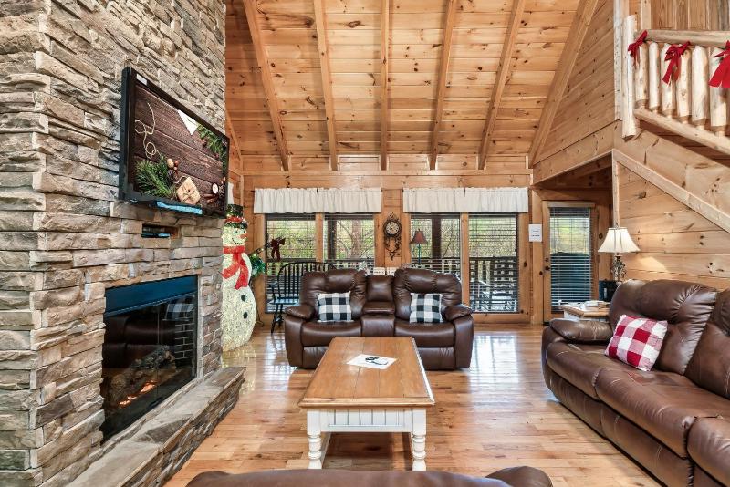 Spacious Mountain Cabin Perfect for Relaxing - image 15