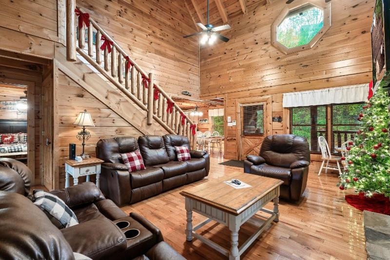 Spacious Mountain Cabin Perfect for Relaxing - image 35