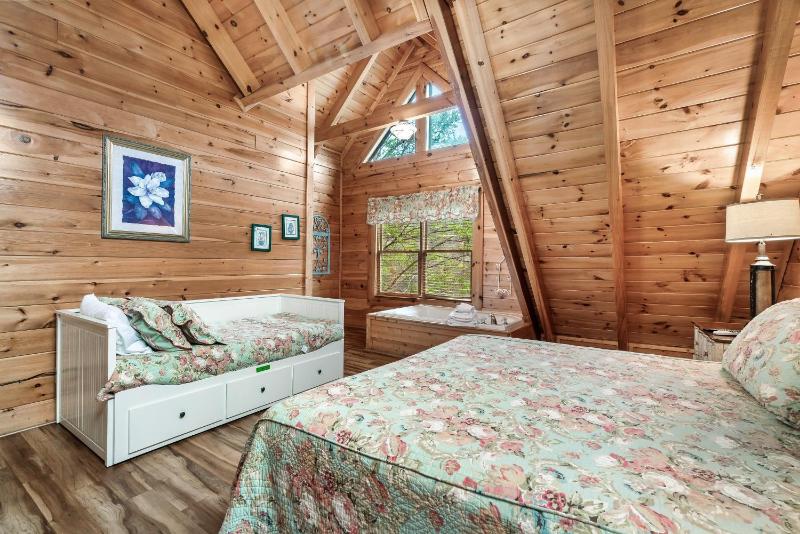 Spacious Mountain Cabin Perfect for Relaxing - image 40