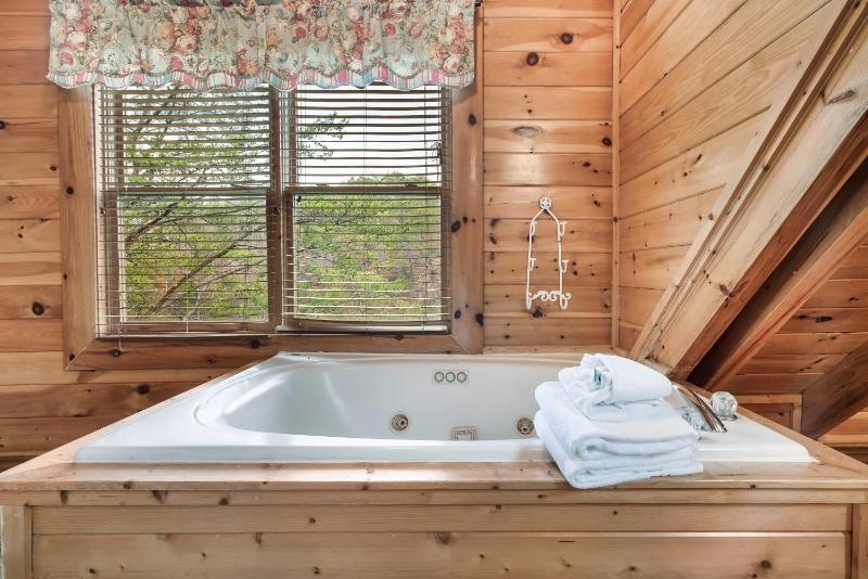 Spacious Mountain Cabin Perfect for Relaxing - image 28