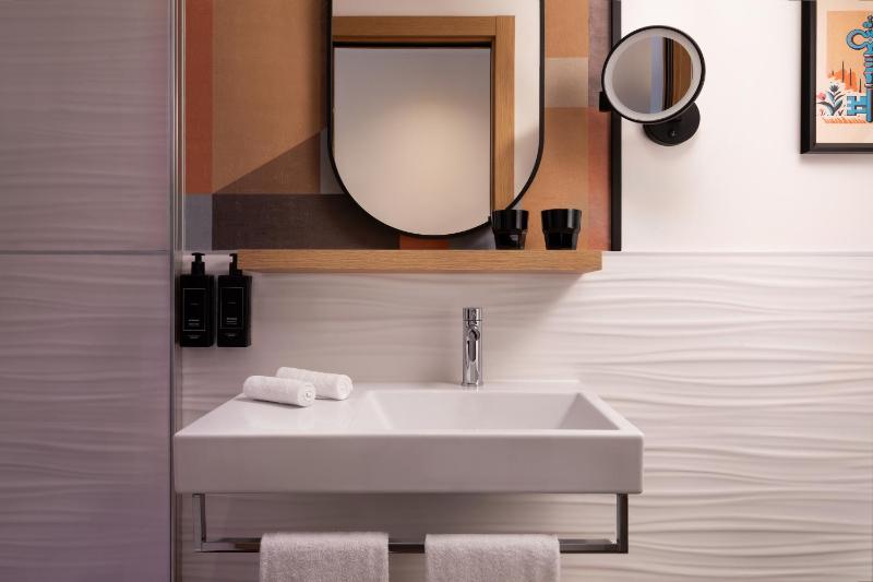 Superior King Room image 2