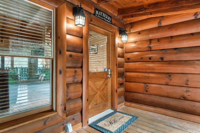 Spacious Mountain Cabin Perfect for Relaxing - image 7