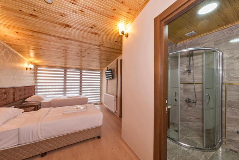 Deluxe Triple Room with Sea View image 3