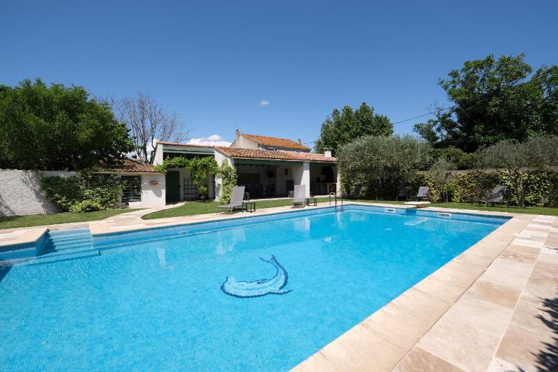 vacation rental with pool and poolhouse close to arles in moulès- sleeps 8 - image 1