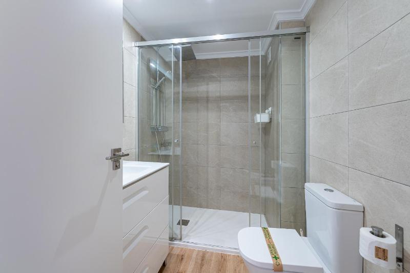 797 HOLIDAY RENTALS - Moderno piso en primera linea de playa - image 18