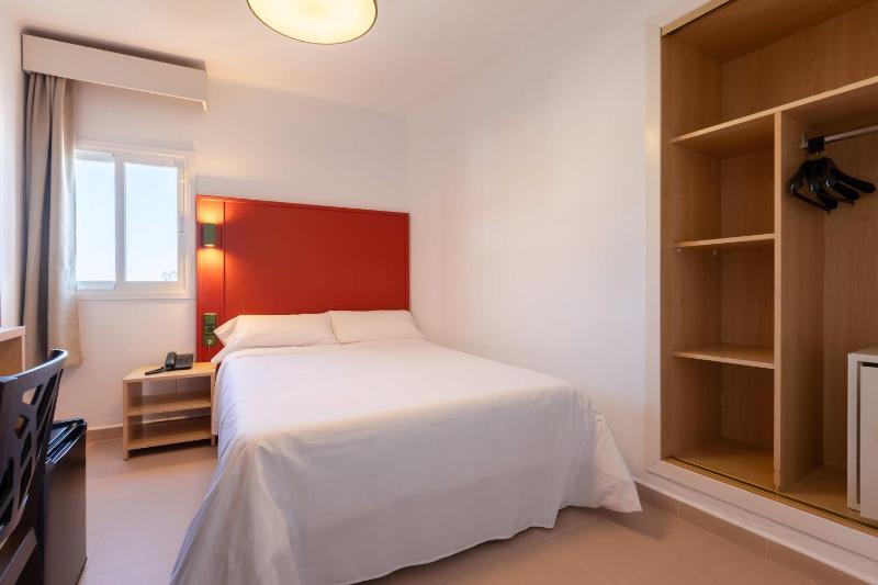 Budget Single Room image 3