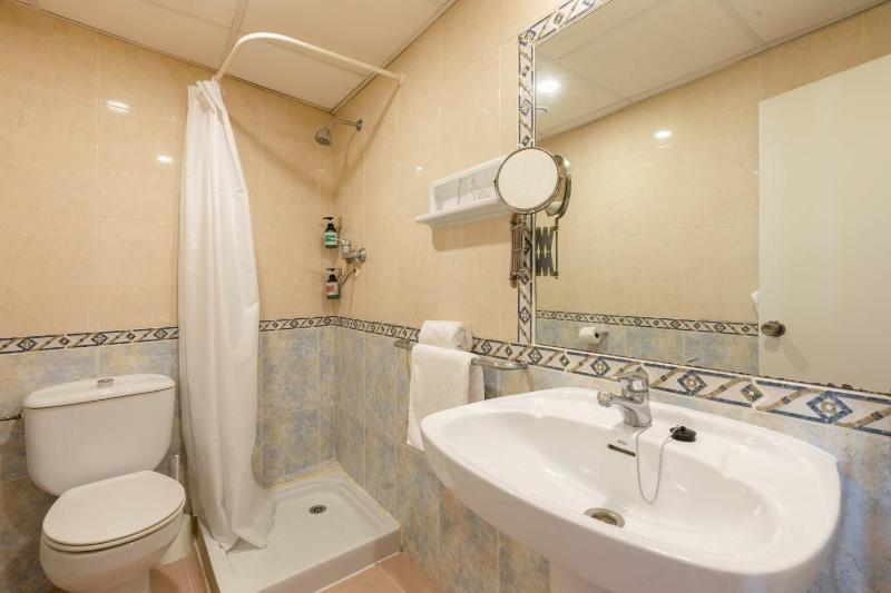 Budget Single Room image 4
